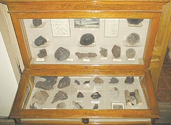 Экспозиция Отличительные признаки метеоритов