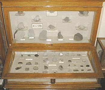 Витрина Структуры и минералы метеоритов